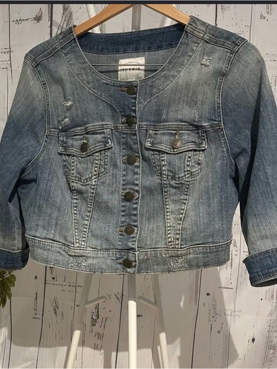 torrid Jackets & Blazers - Torrid Light Wash Blue Denim Cropped Jacket - 1x